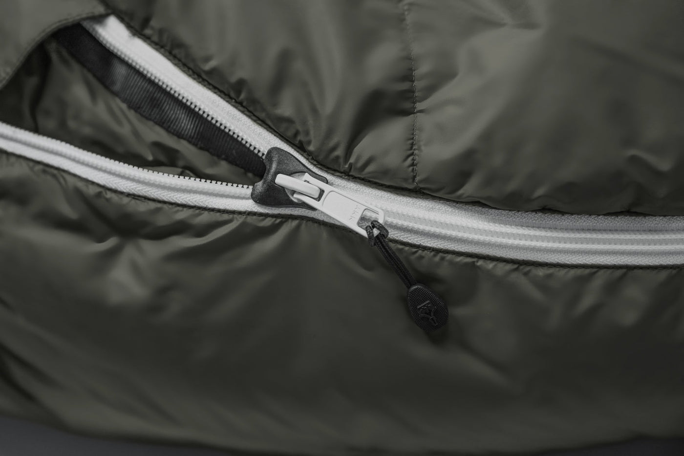 Grüezi bag Outdoorschlafsack Biopod DownWool Summer 185 - Reißverschluss mit Einklemmschutz